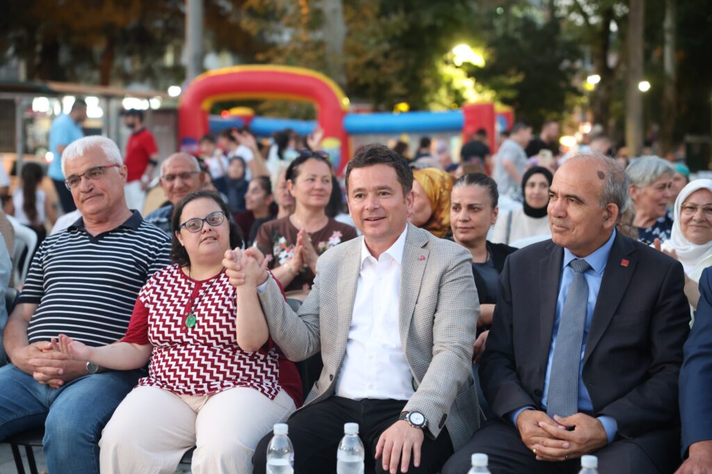 Çocuklar yazın tadını çıkarıyor
