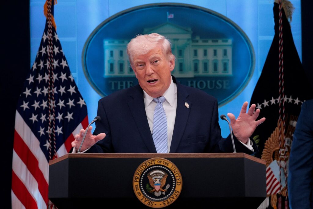 Trump: İran Ateşkesi İhlal Etti