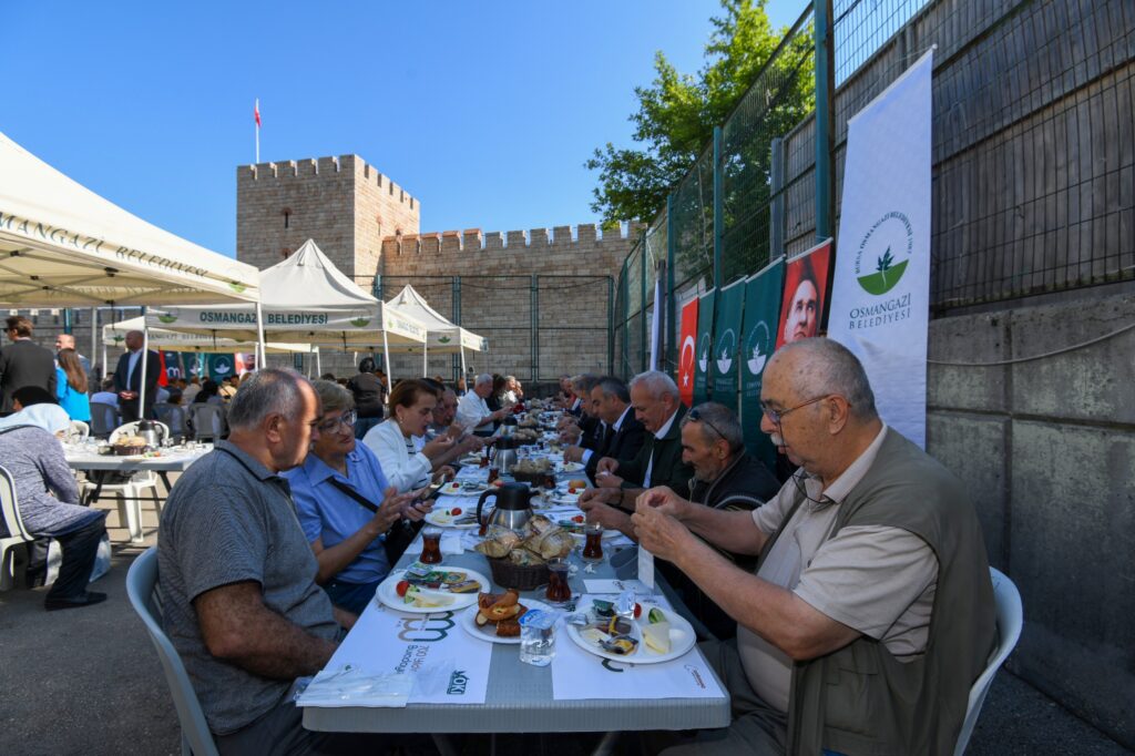 Başkan Erkan Aydın Alacahırka’da Vatandaşlarla Buluştu