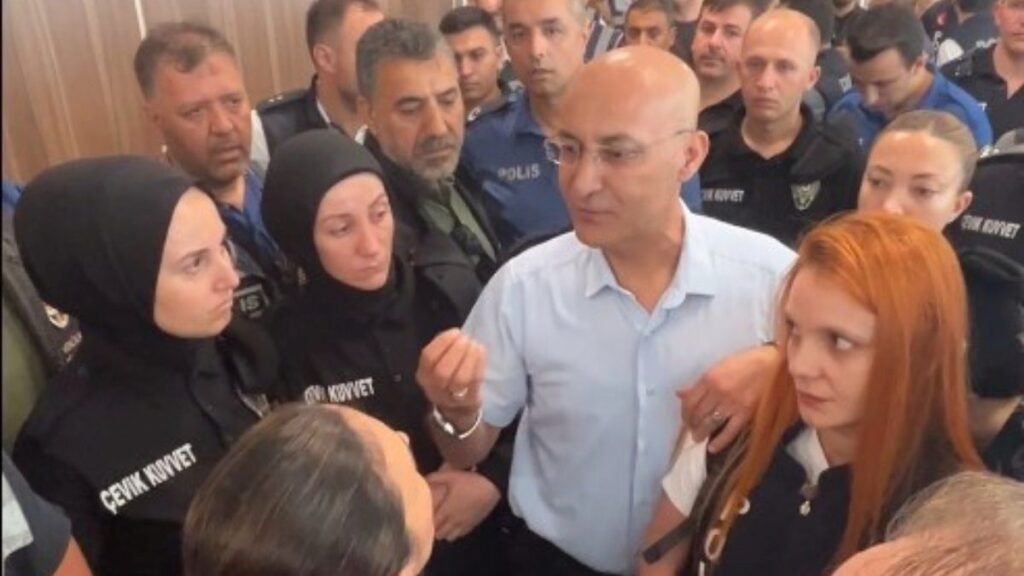 Bursa Adliyede Gerginlik: Bozbey Duruşması