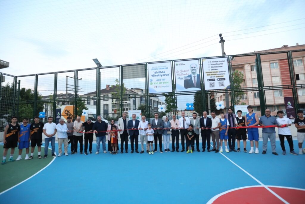 İnegöl’de Semt Sahası Açıldı