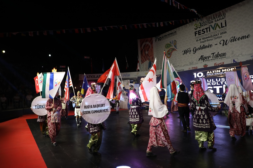 Dünyanın renkleri İnegöl’de buluştu