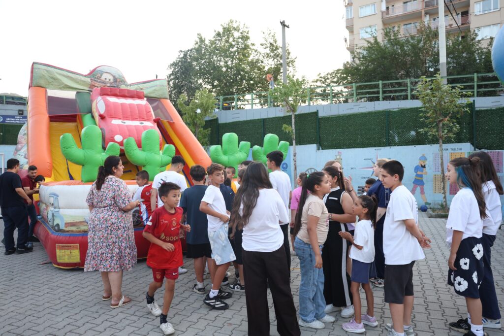 Osmangazi’de Renkli Şenlik Gecesi