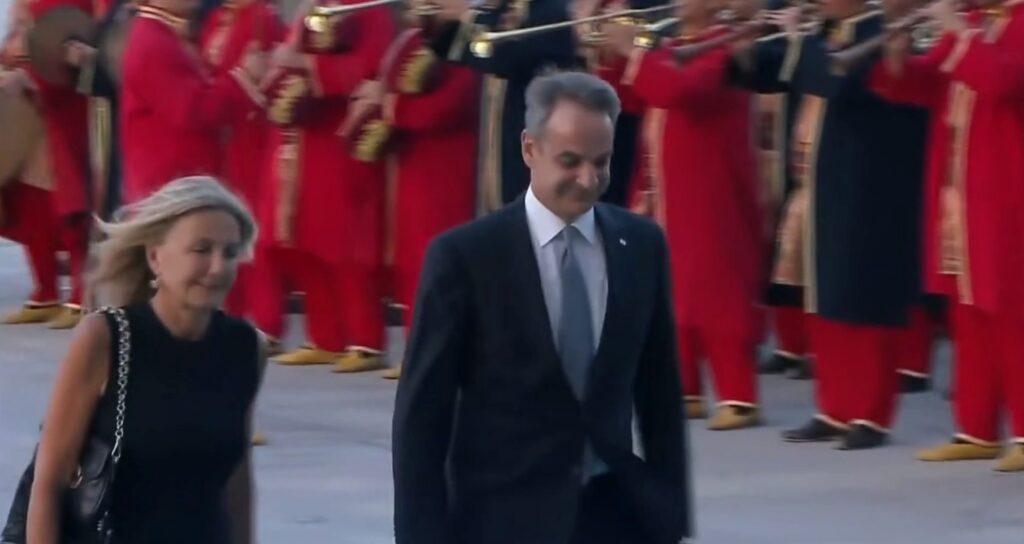 NATO Zirvesinde Erdoğan ile Miçotakis’in Karşılaşması