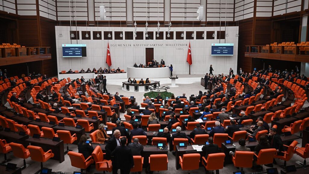 TBMM Gündeminde Emeklilik, Yargı Paketi ve Öğrenci Affı