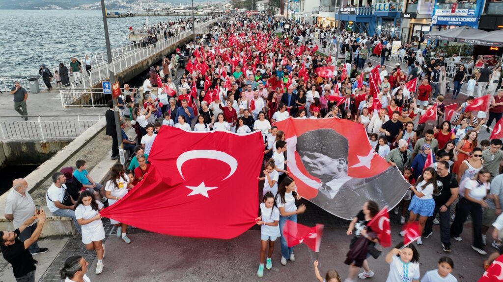 Mudanya büyük zafer için tek yürek oldu