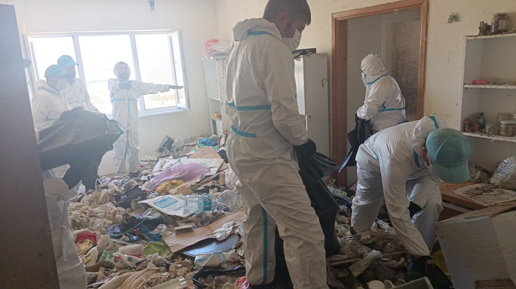 Nilüfer Belediyesi Balkan’da çöp evi temizledi