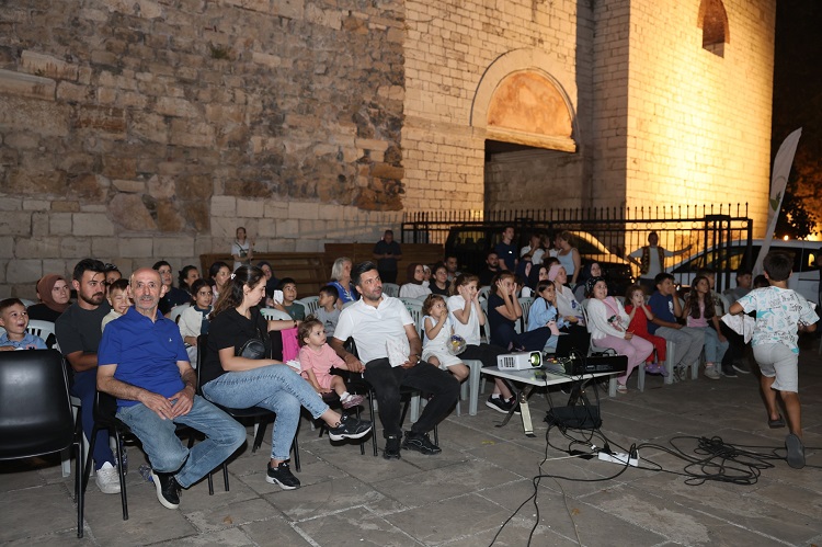Osmangazi’de surlar gölgesinde sinema keyfi
