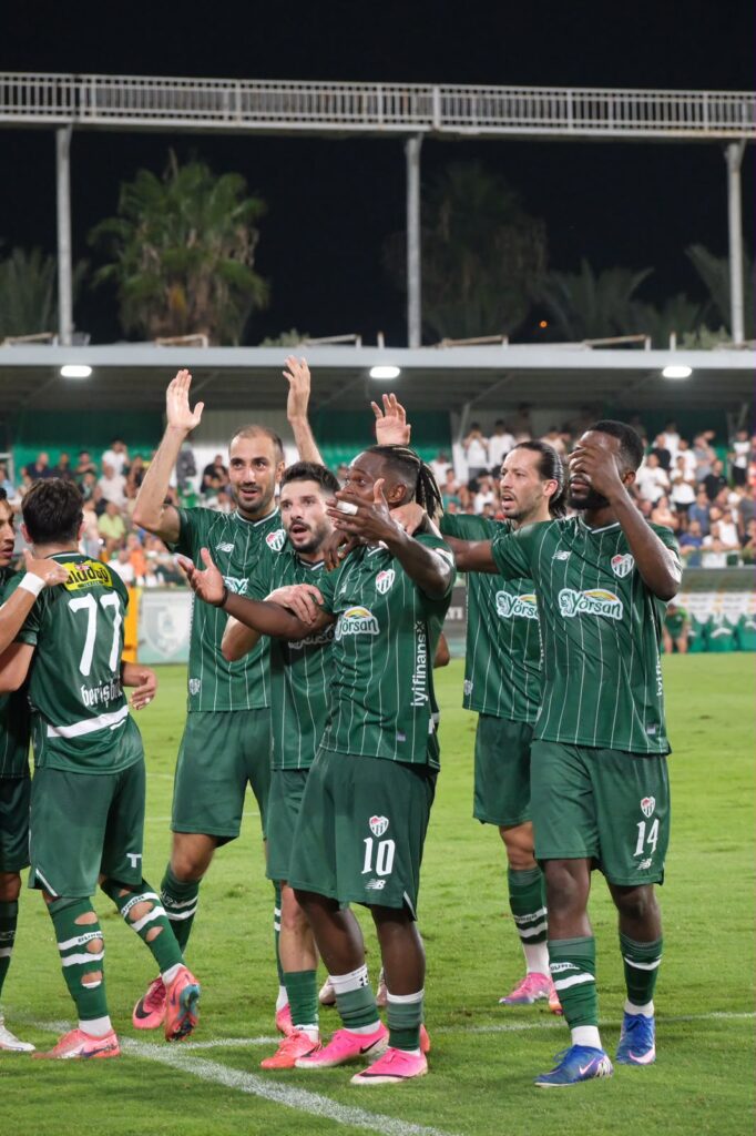 İlk viraj kayıpsız!