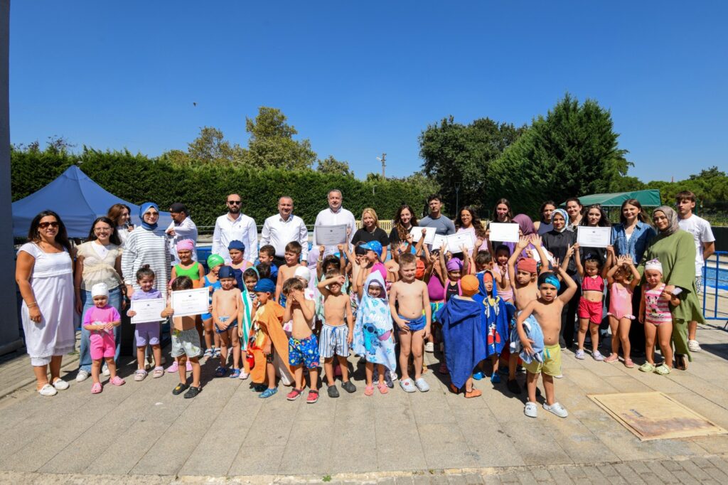 Osmangazi’de yüzme eğitimi sertifikayla taçlandı