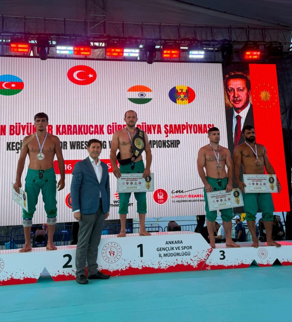 Bursalı güreşçi dünyayı salladı