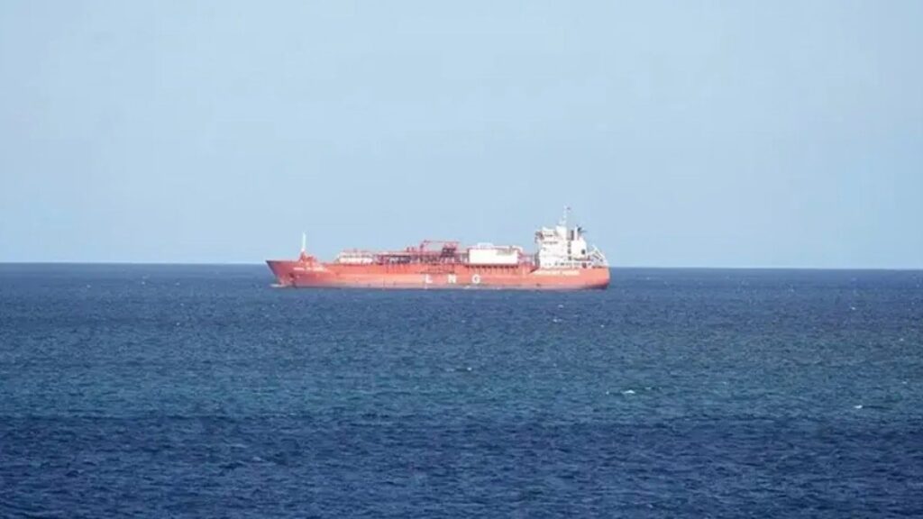 Hürmüz Boğazı’nda Tanker Mayına Çarptı, Gerginlik Sürüyor