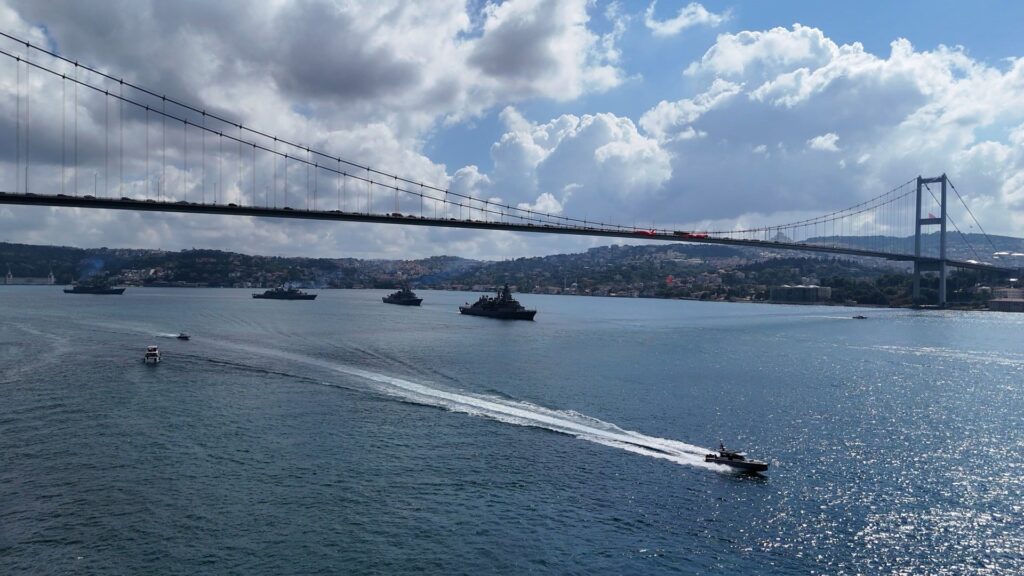 İstanbul Boğazı’nda 30 Ağustos Deniz Geçişi