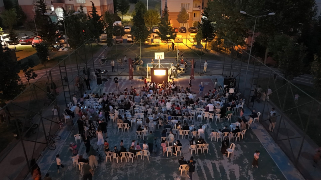Karagöz İnegöl’de perde açtı