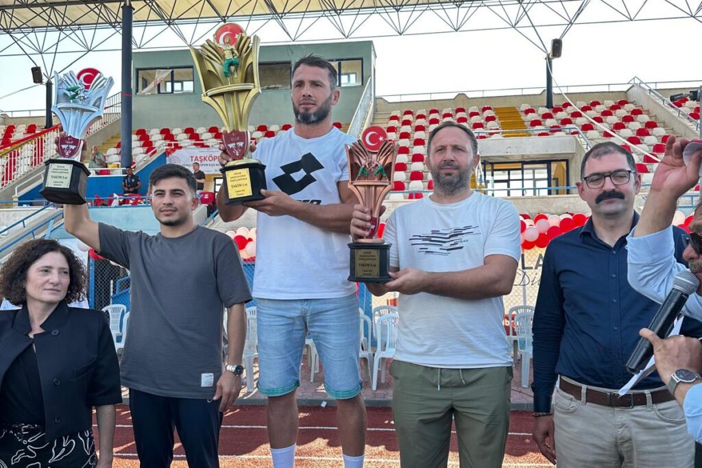 Bursa’dan güreşte çifte zafer