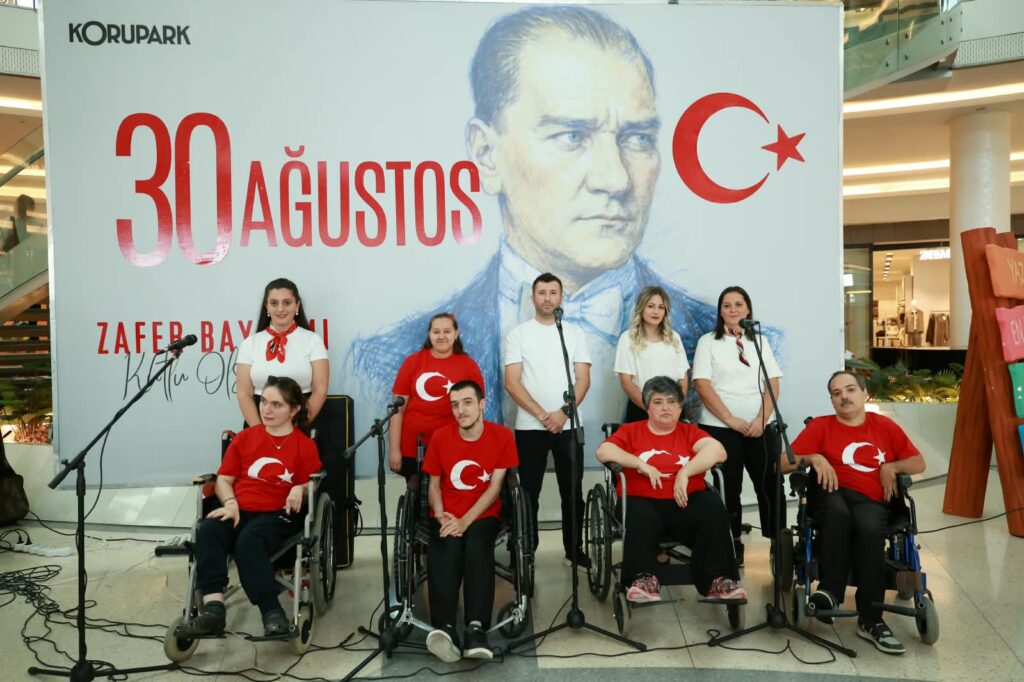 Zafer türküleri engel tanımadı