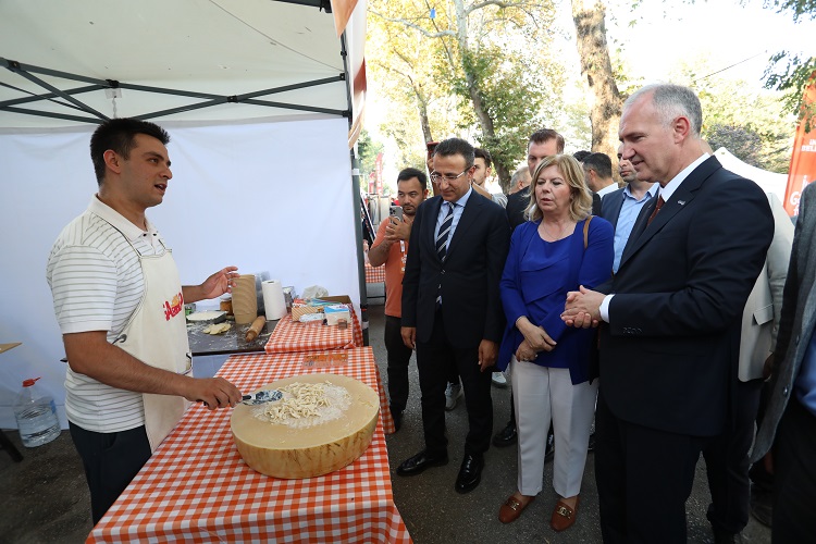 İnegöl’de Gastronomi Festivali lezzetle açıldı