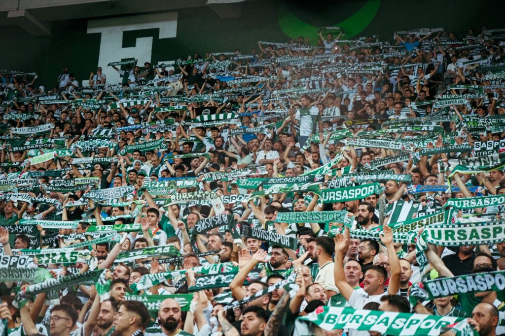 Dünyayı gezdi, Bursaspor taraftarına hayran kaldı