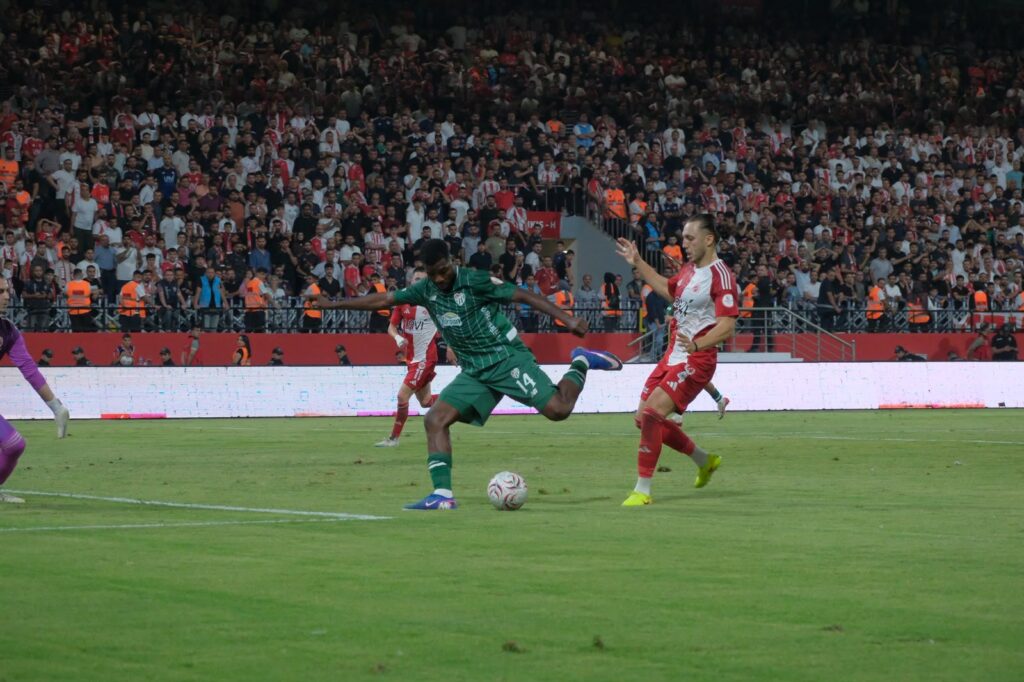 Bıçak sırtı galibiyet:  Bu oyun Süper Lig’e yetmez!