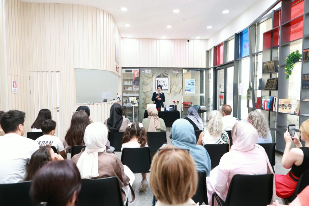 Osmangazi yazarları okurlarıyla buluşturuyor
