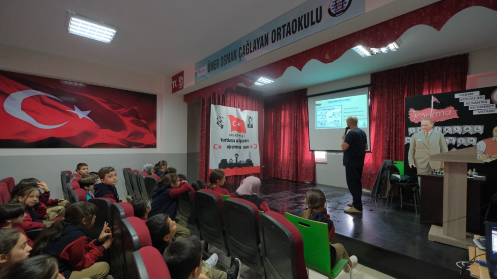 İnegöl’de miniklere hayvan sevgisi aşılanıyor