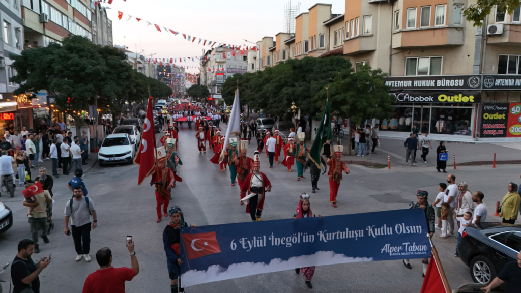 İnegöl’de tarihi kurtuluş korteji