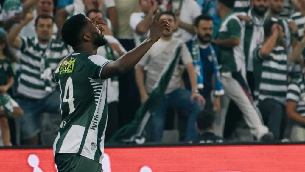 Timsah Matlı Stadyumu’nda kükredi: Bursaspor’dan İstanbulspor’a 4-0’lık tarife!