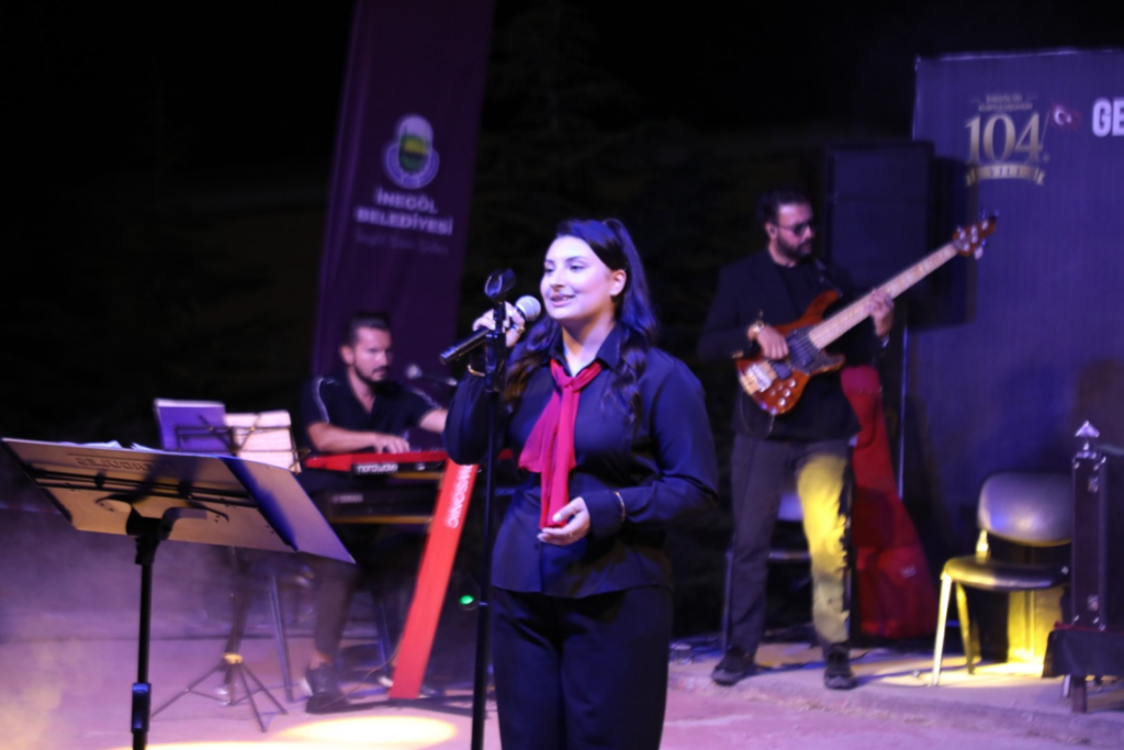 Gençlik korosu İnegöl’ü büyüledi