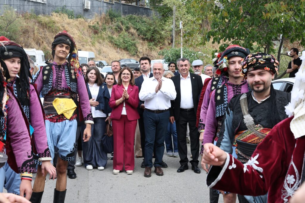 Tarihi sokaklarda lezzet buluşması