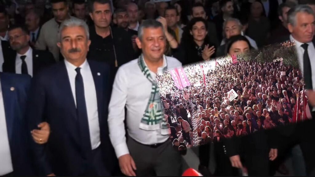 Özgür Özel Bursa’da Vatandaşlarla Yürüdü