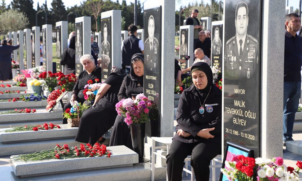Şehitleri Anma Günü’nde Zafer Anıtı Ziyareti