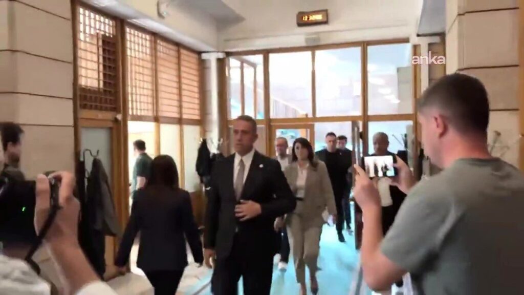 TBMM Koridorlarında Soğuk İlişkiler