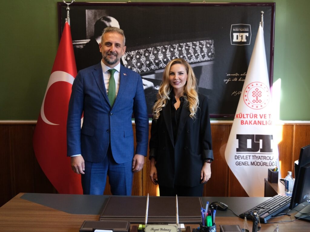 Bursa’nın tiyatrosu ona emanet