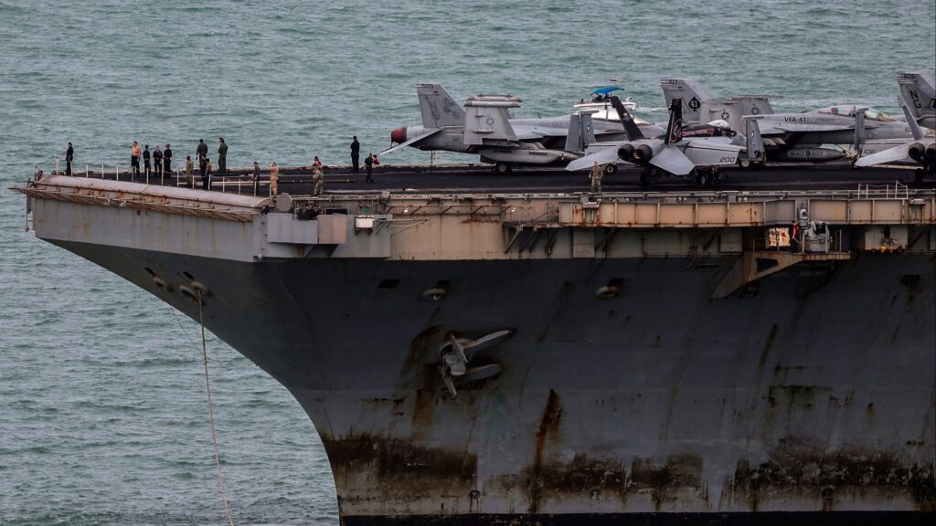 USS Abraham Lincoln Tayland’da: Pas ve Bakım İhtiyacı