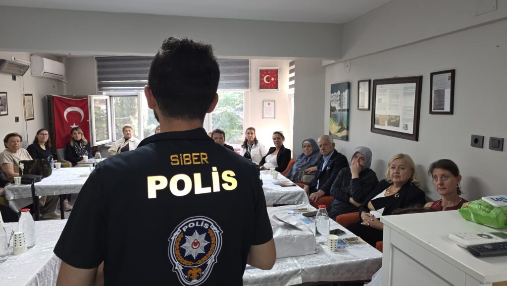 Bursa Polisi’nden TEMAD üyelerine dolandırıcılık ve siber güvenlik eğitimi