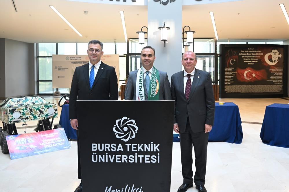 Bakan Kacır’a anlamlı Bursaspor hediyesi