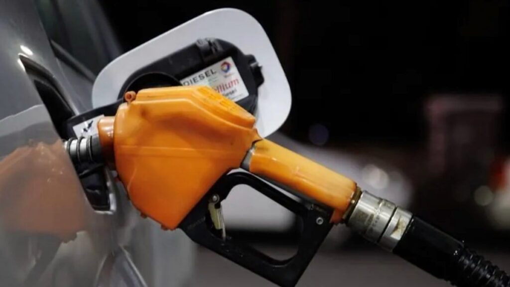 Benzinde cumaya kadar toplam 7 lira 72 kuruş indirim