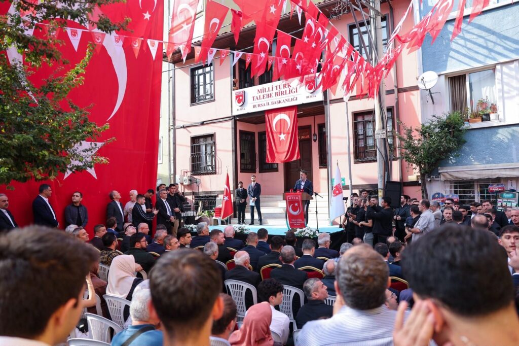 Gençliğin yeni merkezi açıldı