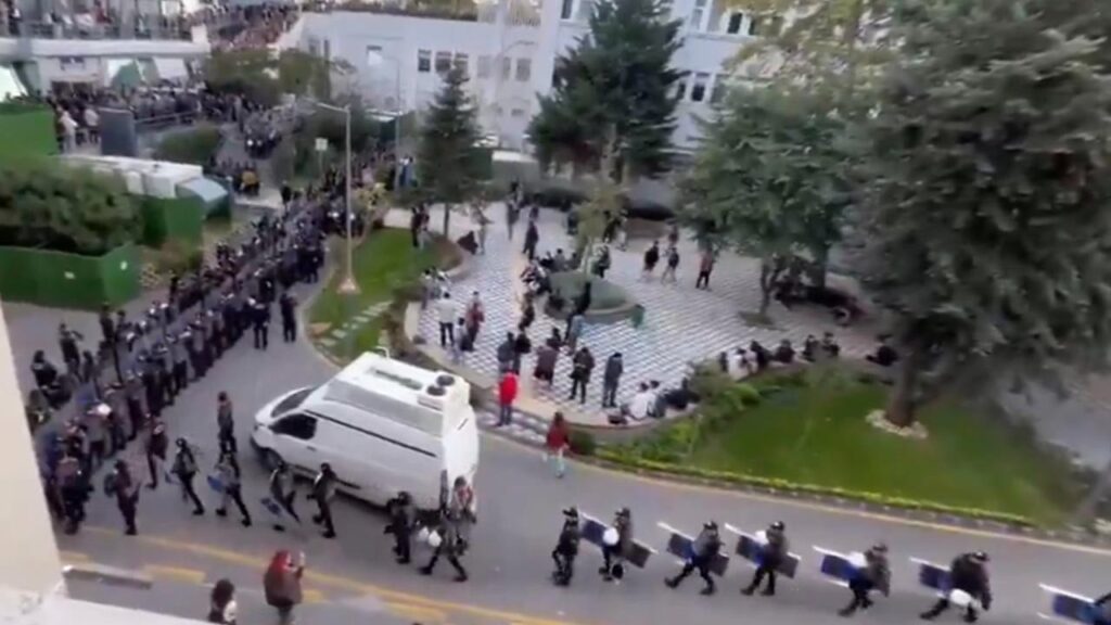 Boğaziçi’nde Yemekhane Zammına Karşı Kampüs Eylemi
