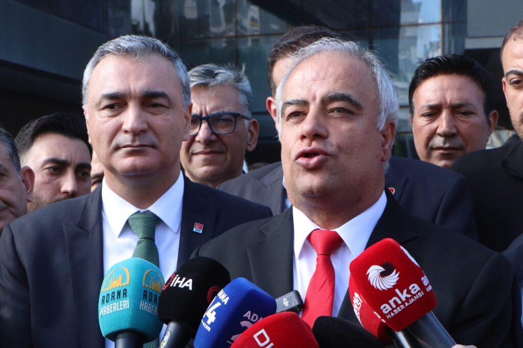 Çukurova Belediyesi’nde 49 kişi gözaltına alındı