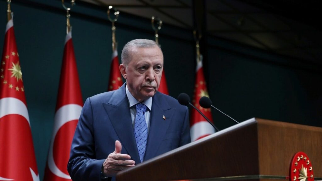 Cumhurbaşkanı Erdoğan emeklilere yeni düzenleme müjdesi verdi