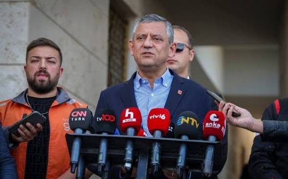 Özgür Özel’den Gazeteci Tutuklamalarına Tepki