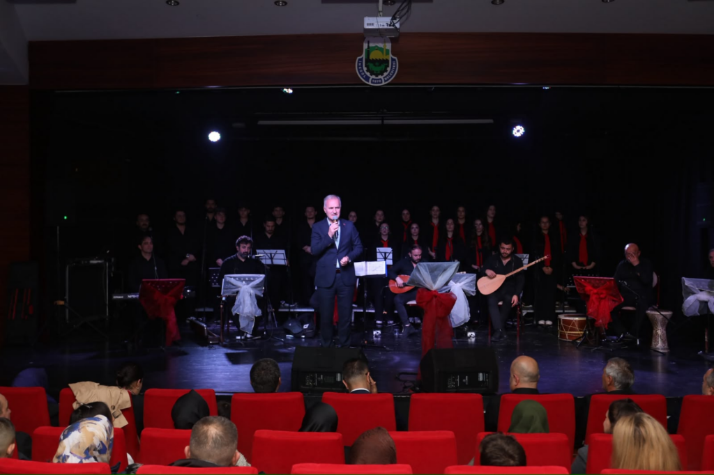 İnegöl’de gençlerden Cumhuriyet konseri
