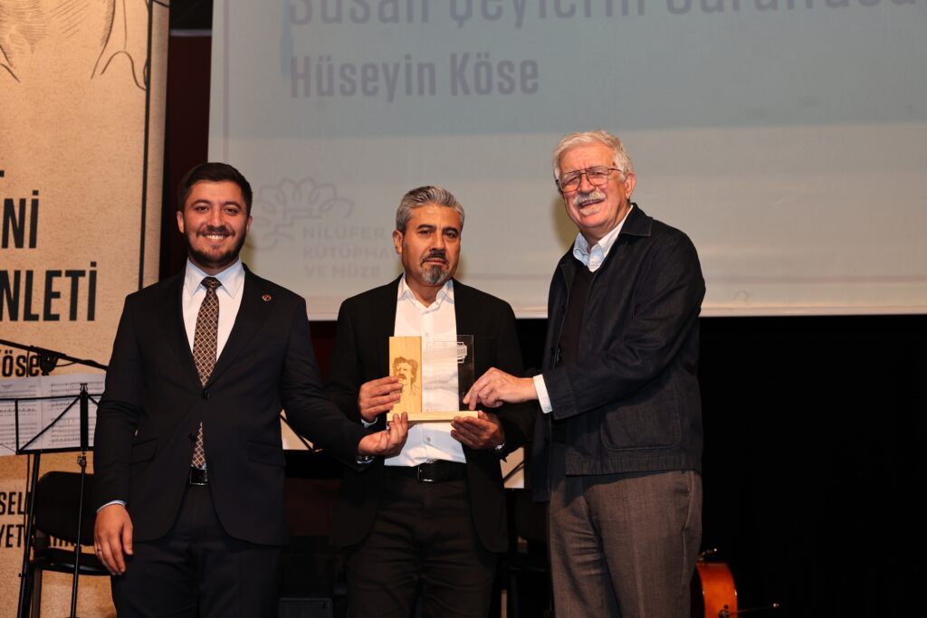 Nilüfer’de şiir eleştirisi ödülü verildi