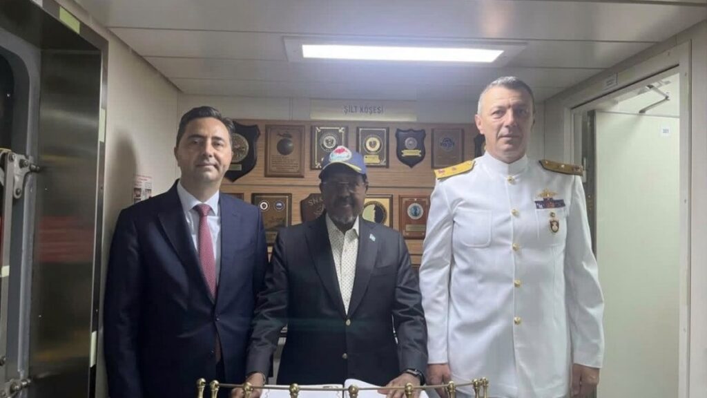 Somali Cumhurbaşkanı Çağrı Bey Sondaj Gemisini Ziyaret Etti