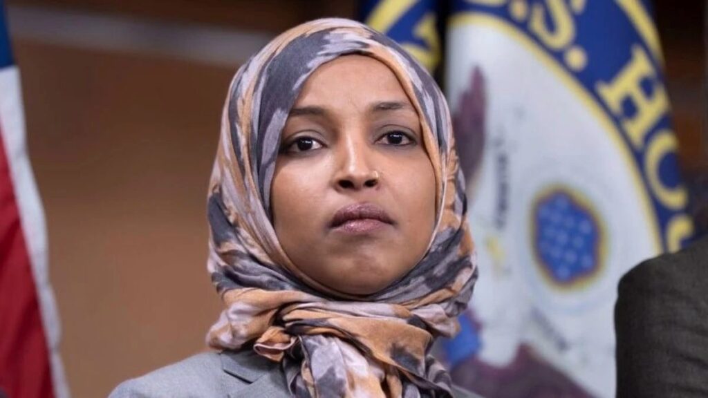 Trump Omar’ın Kongre üyeliğinin sona ermesi çağrısı yaptı
