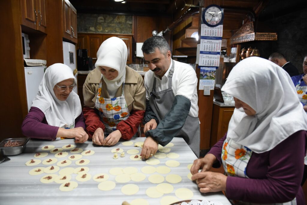Hanımeli çarşısında kadın dayanışması