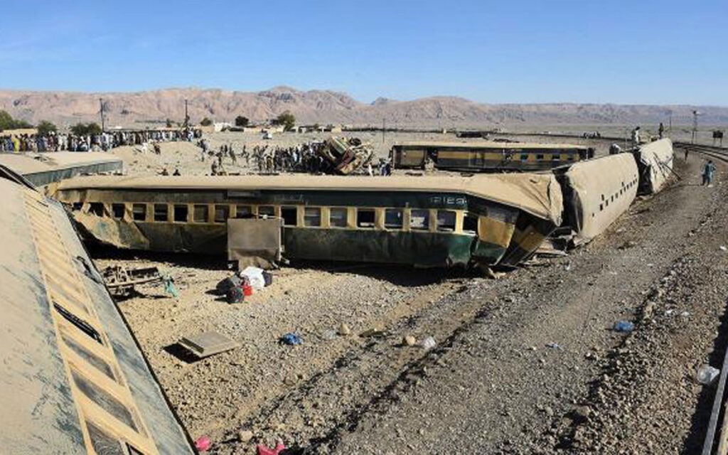 Pakistan’da tren kazası: 30 ölü, 50 yaralı!
