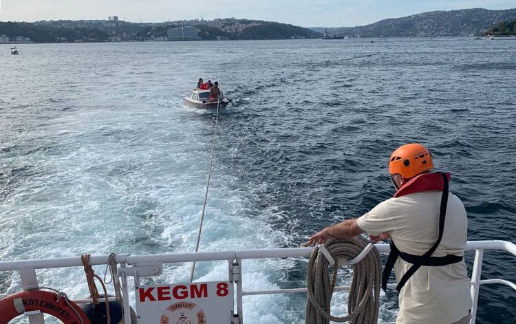 İstanbul Beykoz’da sürüklenen tekne kurtarıldı