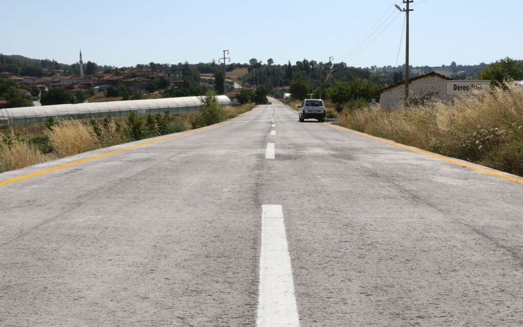 Manisa Gördes’te beton yol çalışması